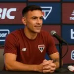 Enzo Díaz em entrevista no CT da Barra Funda