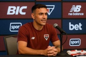 Enzo Díaz em entrevista no CT da Barra Funda