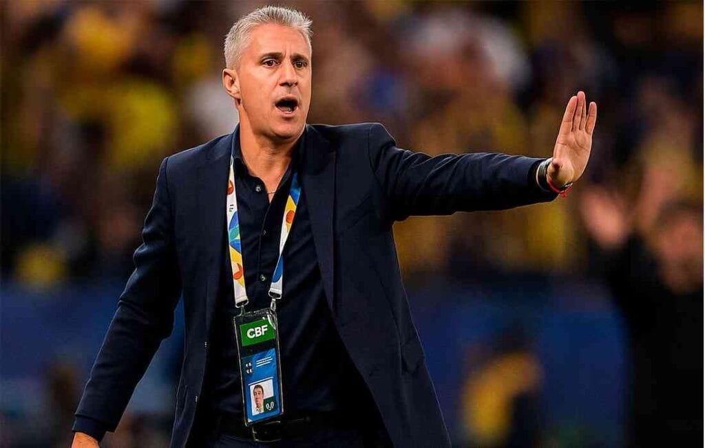 🧠🛡️ Crespo planeja São Paulo com três zagueiros e aposta em Lucas, Oscar e Cotia 4 Crespo deixou claro que quer adotar o sistema com três zagueiros