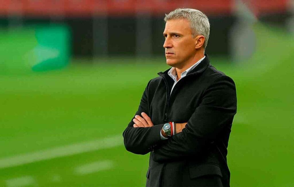 🧠🛡️ Crespo planeja São Paulo com três zagueiros e aposta em Lucas, Oscar e Cotia 2 Hernán Crespo já traça seu plano de jogo