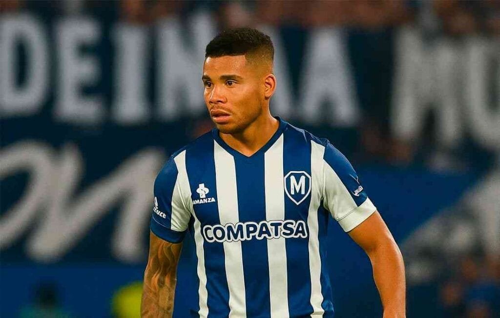 🚨 Bobadilla é multado pela Conmebol por xenofobia: caso ainda pode virar processo na Justiça 3 lateral Miguel Navarro, do Talleres que acusa Bobadilla de cometer um ato xenofóbico