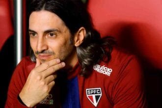 Zubeldía tem mais cartões do que vitórias no São Paulo em 2025