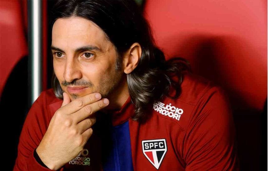 🟨 Zubeldía tem mais cartões do que vitórias no São Paulo em 2025 – e isso diz muito sobre a fase do Tricolor 1 Zubeldía tem mais cartões do que vitórias no São Paulo em 2025