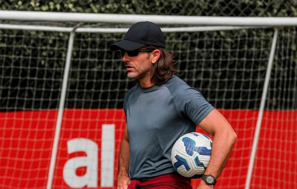 🔄 Zubeldía na corda bamba e Crespo vira o favorito para assumir o São Paulo 2 Zubeldía balança no cargo de técnico do São Paulo FC