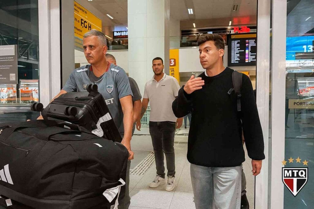 Gonzalo Tapia São Paulo chegando no aeroporto