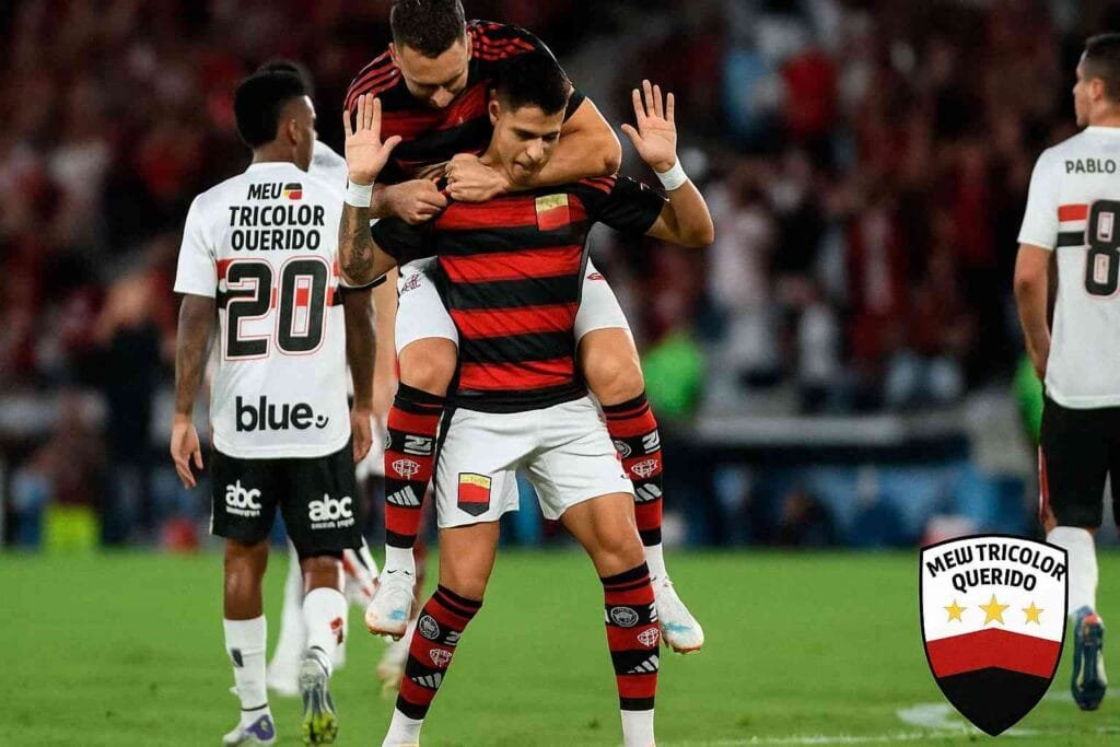 Luiz Araújo comemora o gol no clássico Flamengo 2 x 0 São Paulo