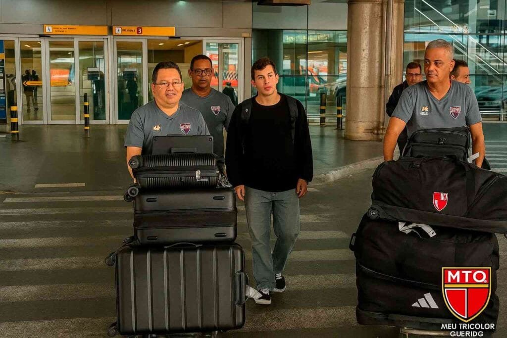 Tapia chega ao Brasil para assinar com o São Paulo